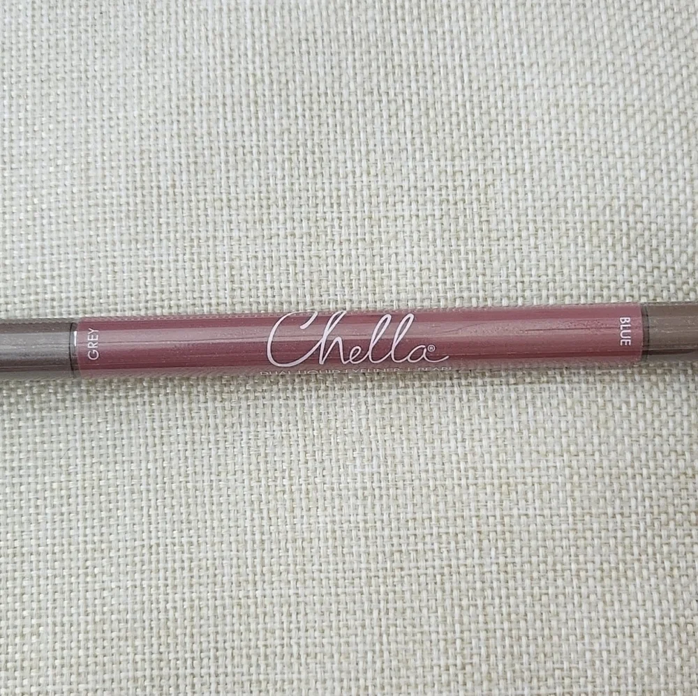 Chella Dual Liquid Eyeliner Pearl in Pearl Gray & Blue